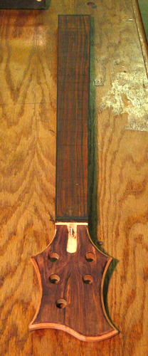 Cocobolo-veneered headstock and cocobolo fingerboard of the 5 string custom bass